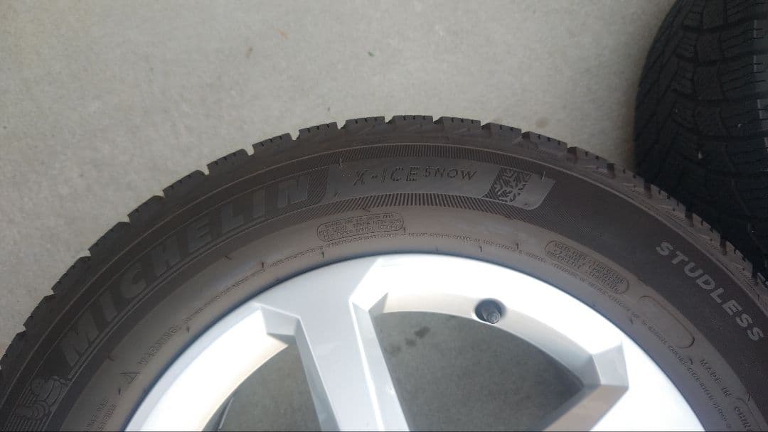 アウディQ2　純正アルミ スタッドレス8分山 16インチ