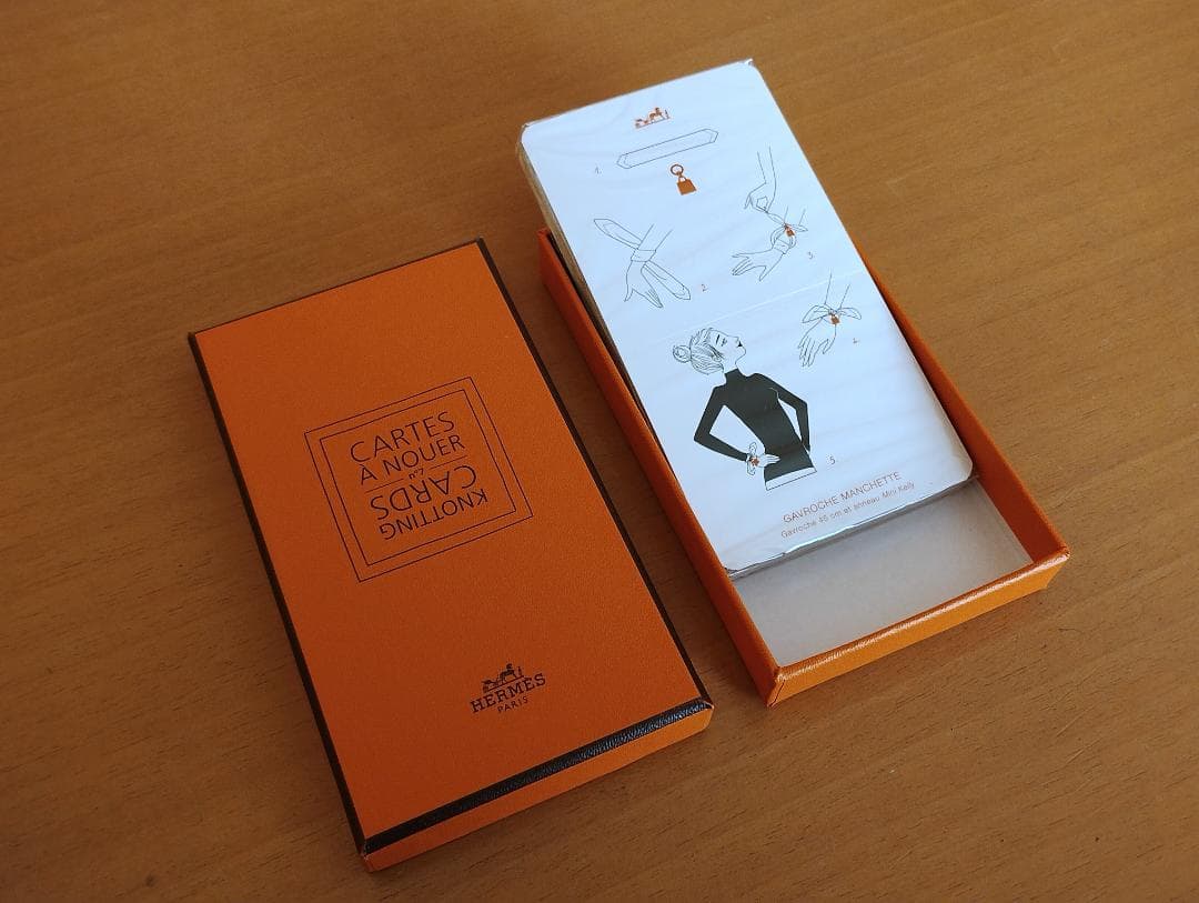 エルメス Hermes スカーフ カレ90 (すべては鞍の中に) 新品未使用品