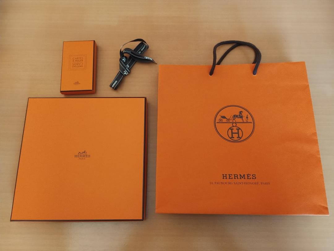 エルメス Hermes スカーフ カレ90 (すべては鞍の中に) 新品未使用品