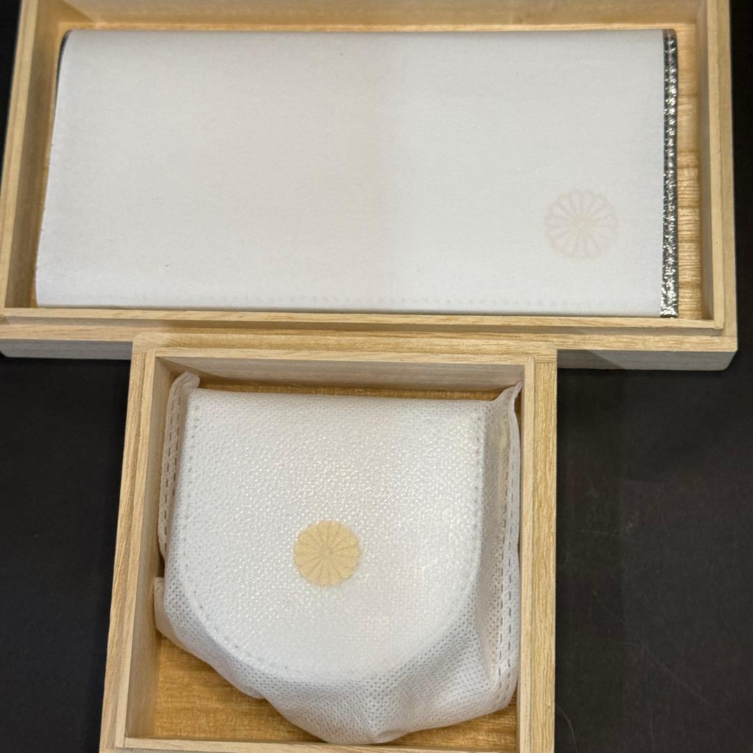 皇居 長財布 小銭入れ ケースシルバー 銀色 新品未使用　プレゼント用に！