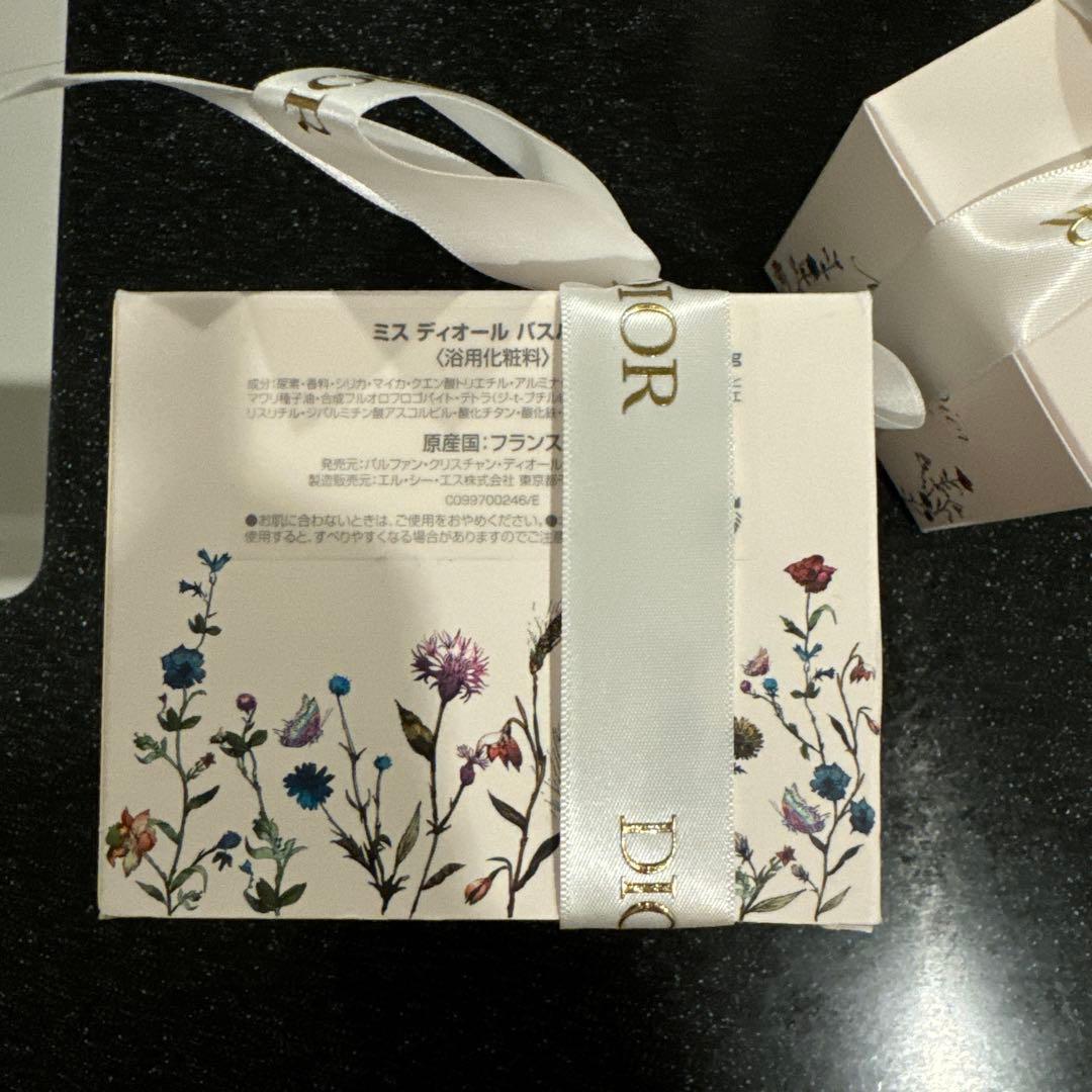 Miss Dior キャンドル　マカロンバスボム　バスパール