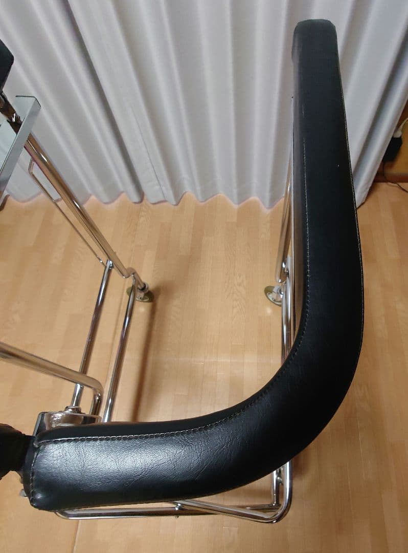 スチール製歩行器 　折りたたみ、高さ調整可能。介護、リハビリに！