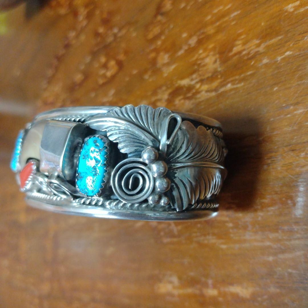 ナバホ『マイクトーマスJr 』作 ベアクロー ターコイズ 赤珊瑚 バングル