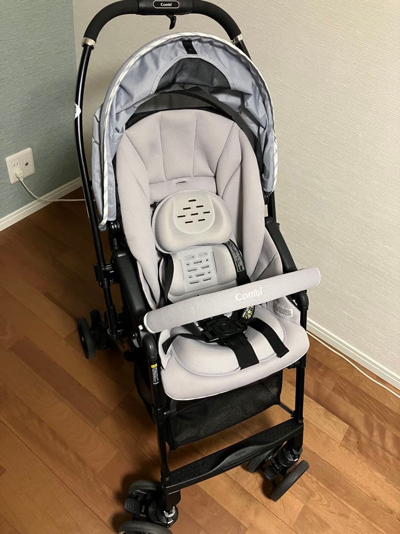ゆ☆　Combi ベビーカー ライトグレー　スゴカル4キャスエアー