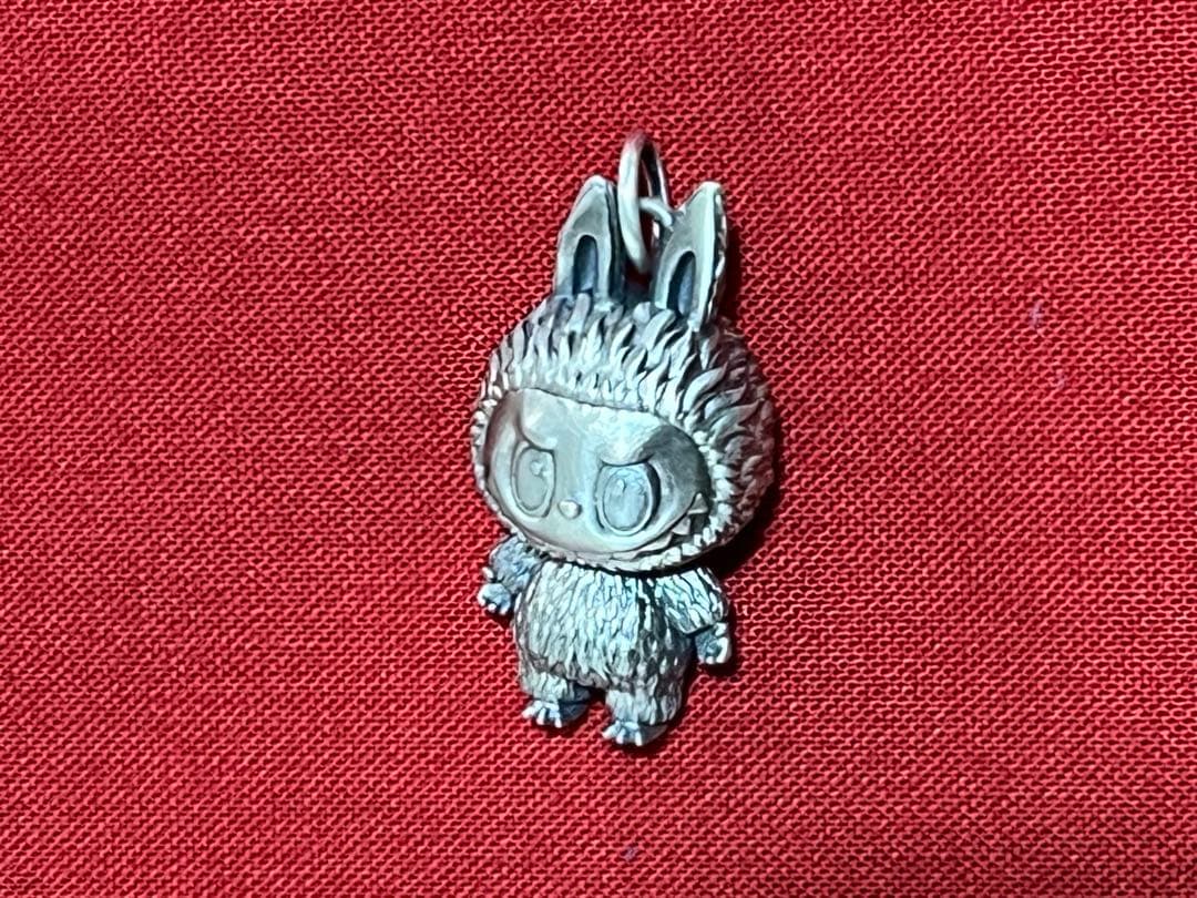 ラブブペンダントトップシルバー新品超希少‼️POPMARTゲーム•おもちゃ•グッズ