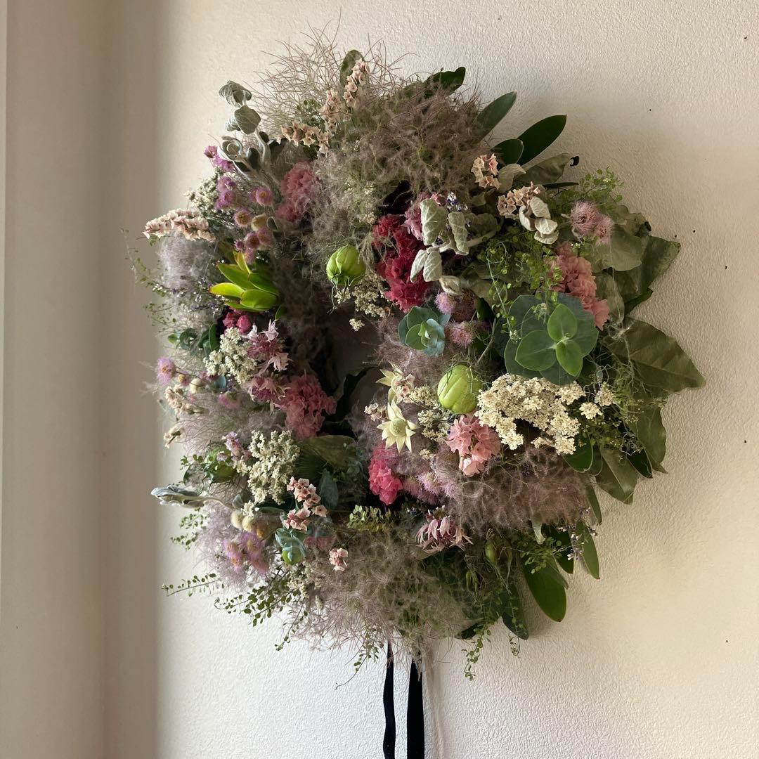 スモーキーピンクなスモークツリー のリース29㎝リューカデンドロン　スターチス