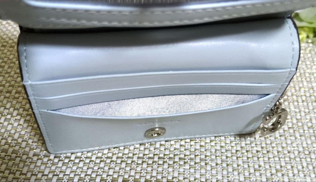 COACH グリーン 花柄 折財布 パス入れあり　美品✨️