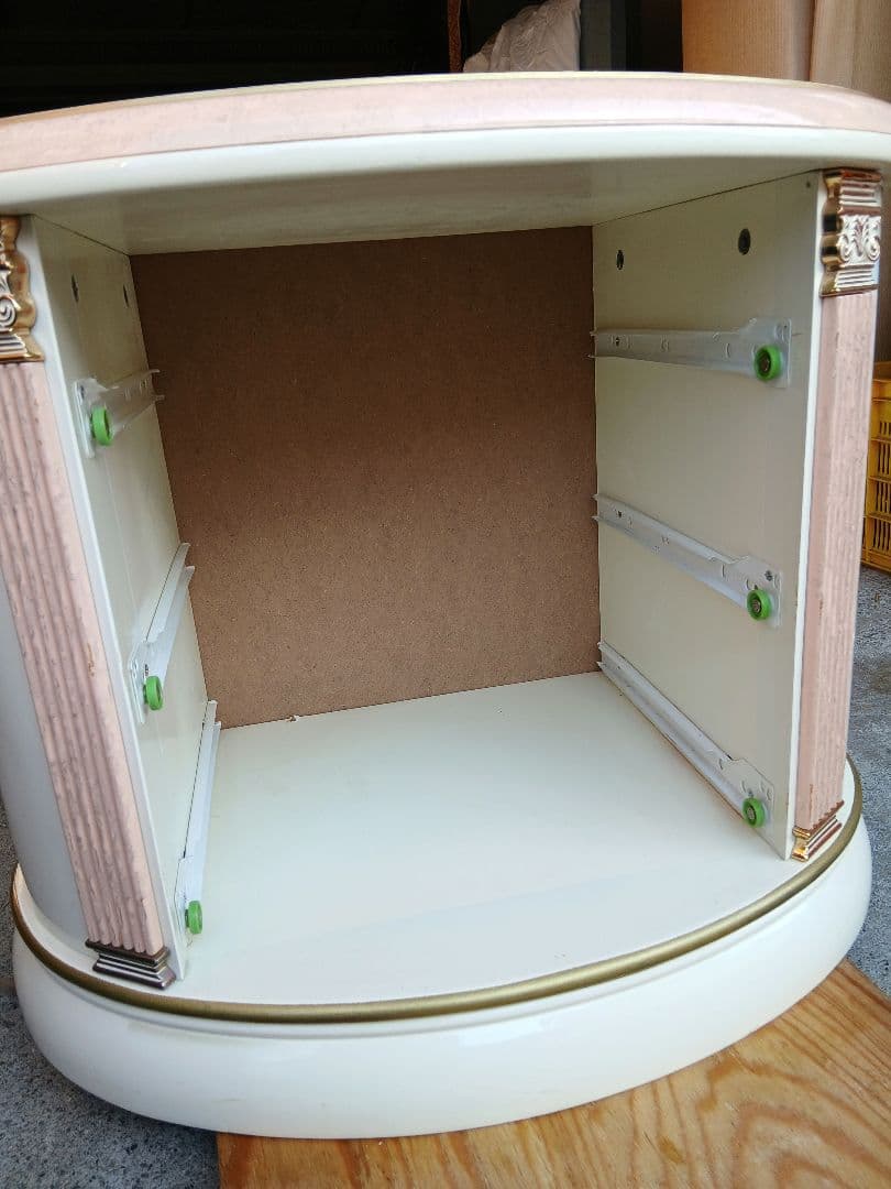 和歌山市引き取限定品　 イタリア製サイドチェスト 3ドロワー ナイトチェスト