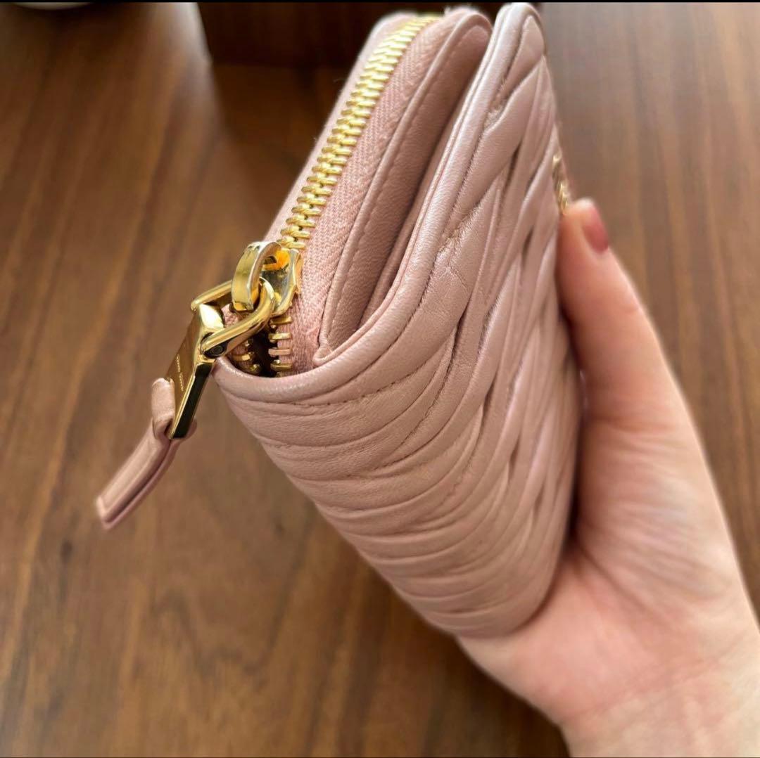MIU MIU ミュウミュウ マテラッセ 財布 二つ折り財布 ピンク