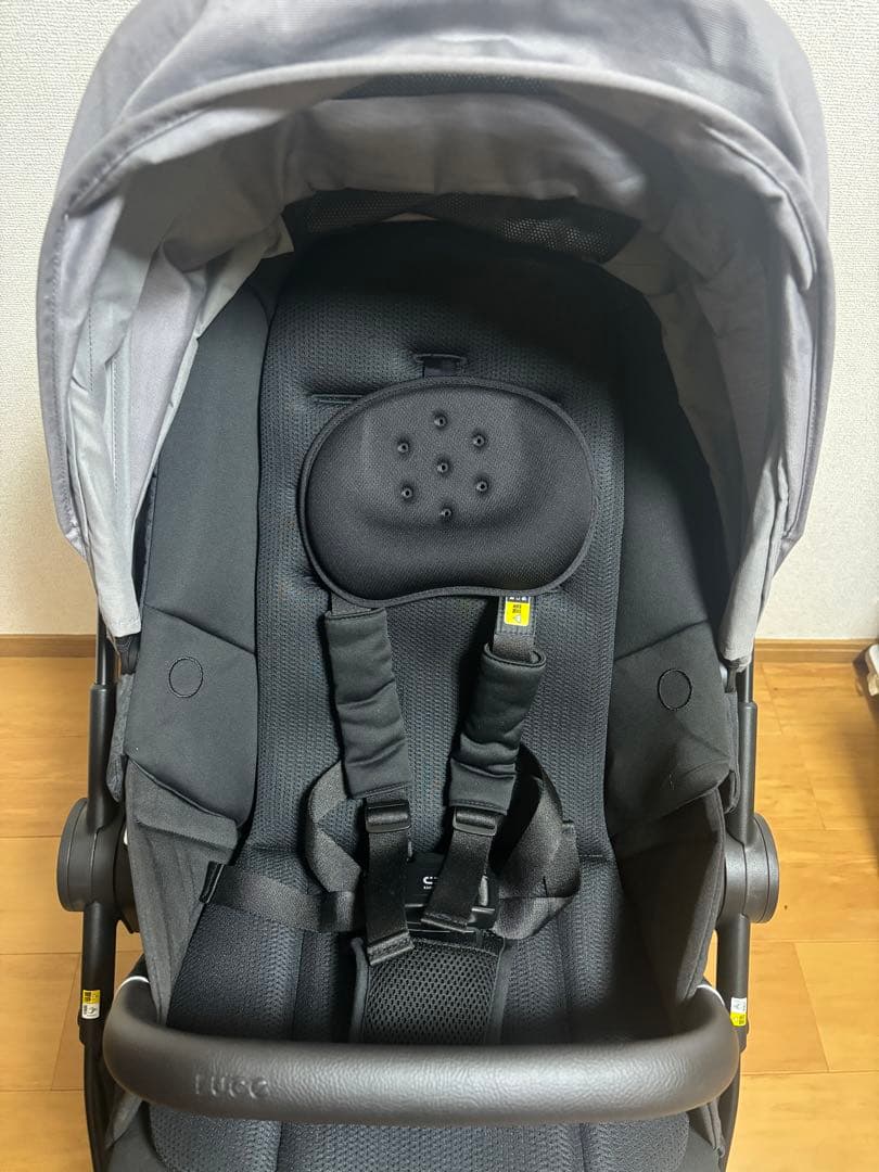 美品　説明書、保証書なし　ルーチェフリー AB グレー　アップリカ