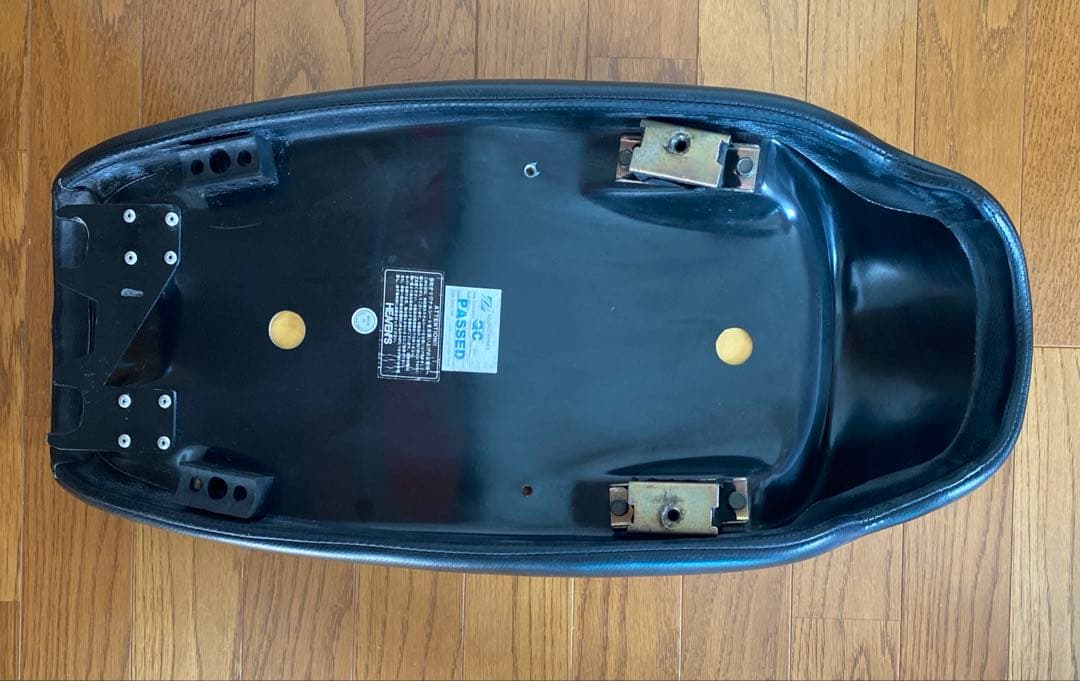 SR400 RH01Jで使用　HEAVEN’S キャニオンシート