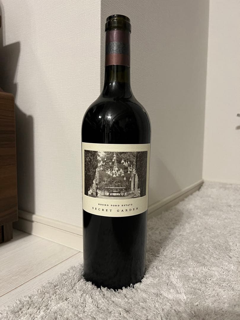 <ラウンドポンド>ワイナリーのシークレットガーデンワイン