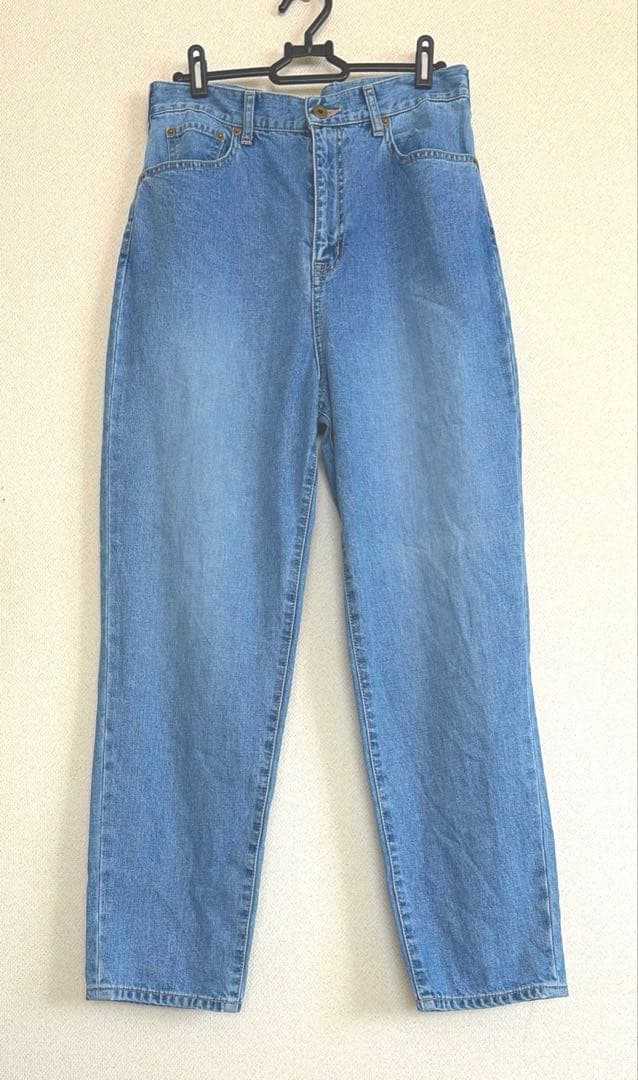 美品　カジュアルすぎない大人顔　新定番のテーパードデニム