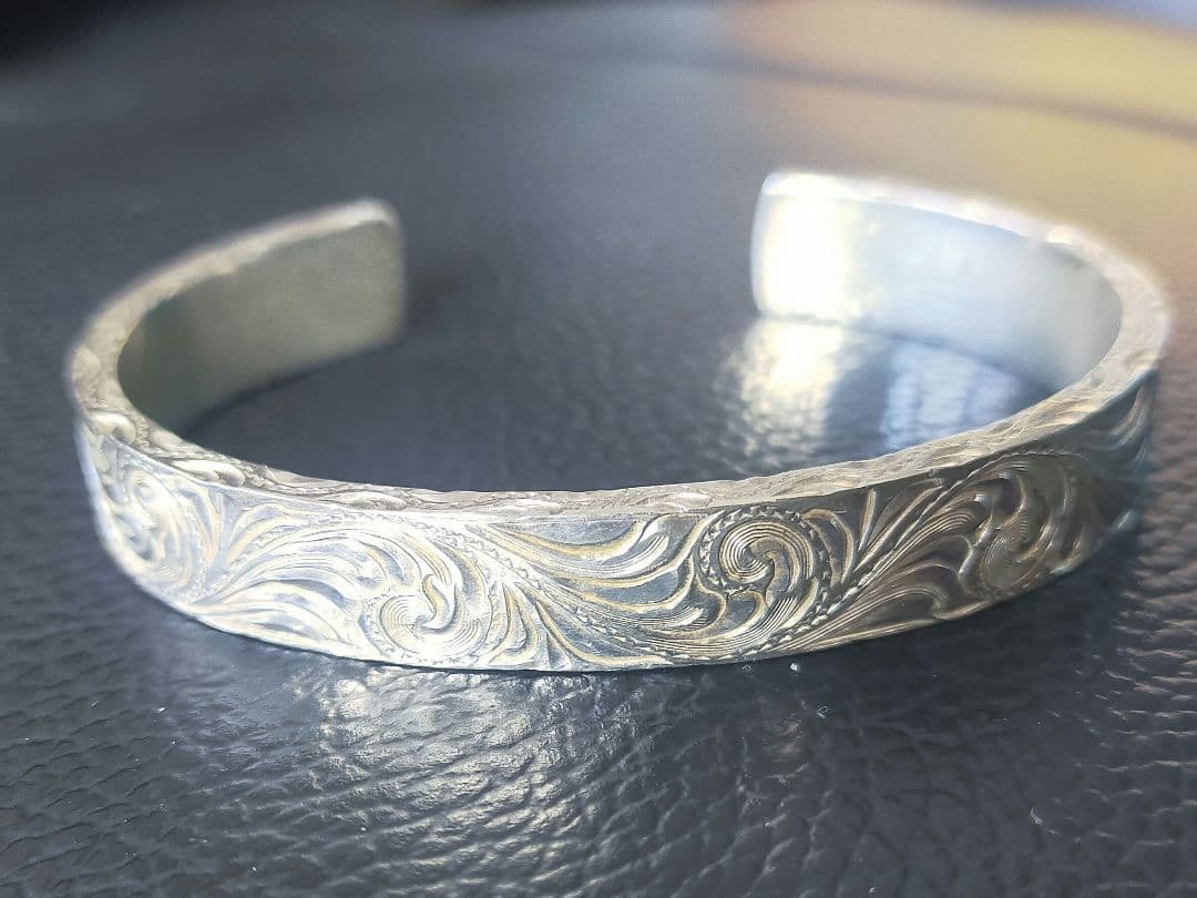 銀　シルバー　925　ブレスレット　ハワイアン　バングル　DEOSCAR　重厚感