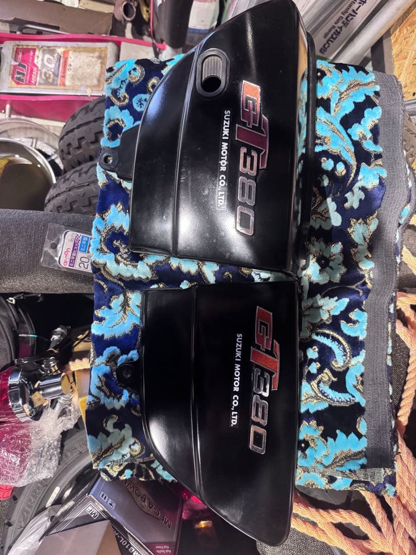 SUZUKI GT380 タンク 黒/金