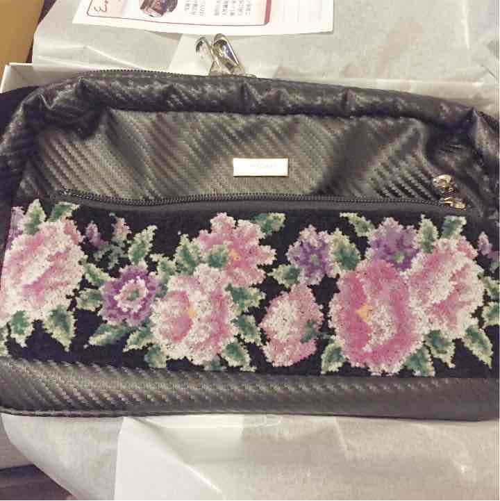 新品・未使用！母の日の贈り物に♥アーンジョー セカンドバッグ