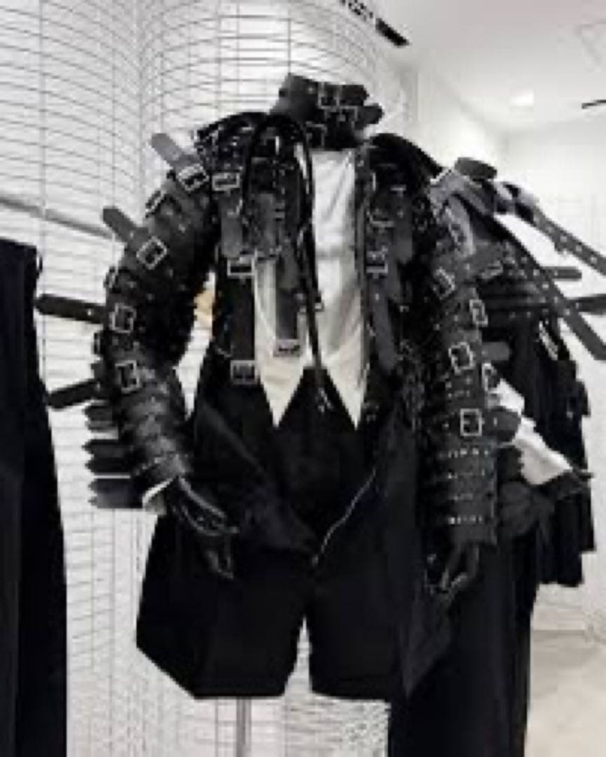 ノワールケイニノミヤ レザーベルトハーネス ドレス