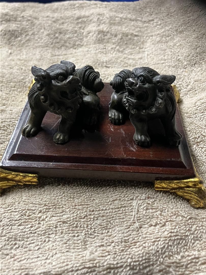 金属製 獅子像 木製台座付き　真鍮製