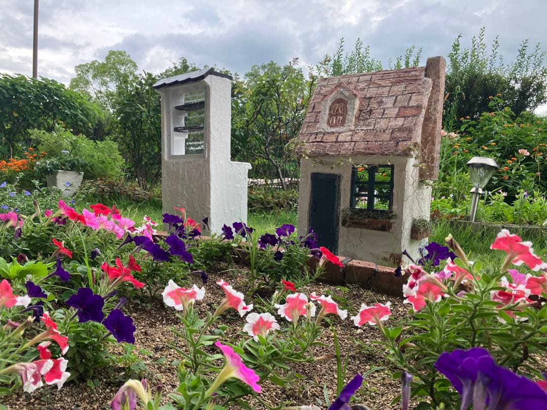 モルタルミニチュアガーデンハウス ブルーの窓と扉のお家 カントリードールハウス