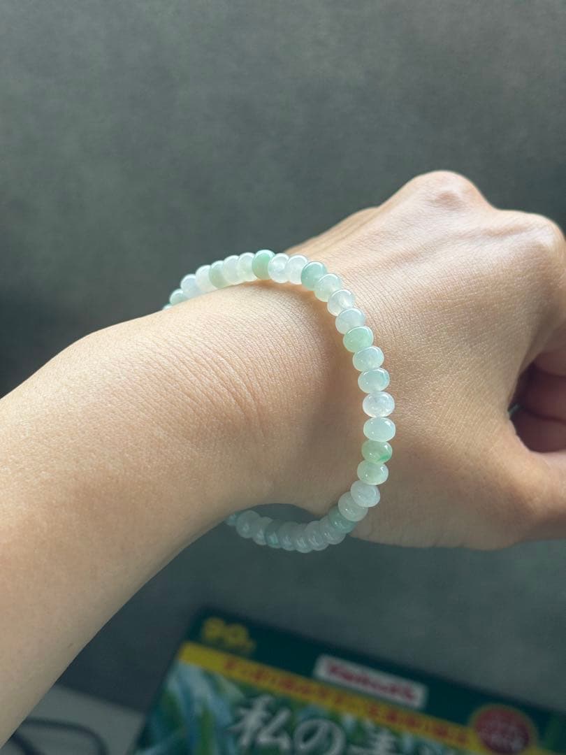 ミャンマー産 天然本翡翠 A貨　氷種 清楚系 淡色ブレスレット