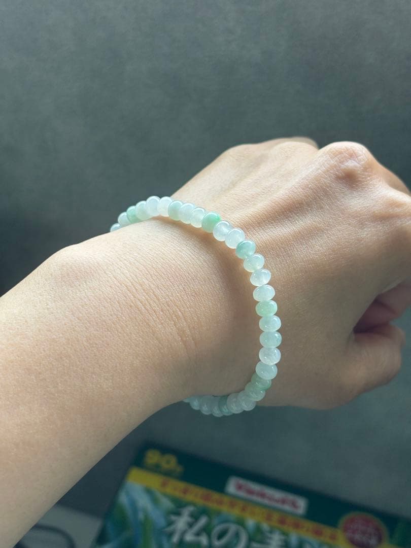 ミャンマー産 天然本翡翠 A貨　氷種 清楚系 淡色ブレスレット