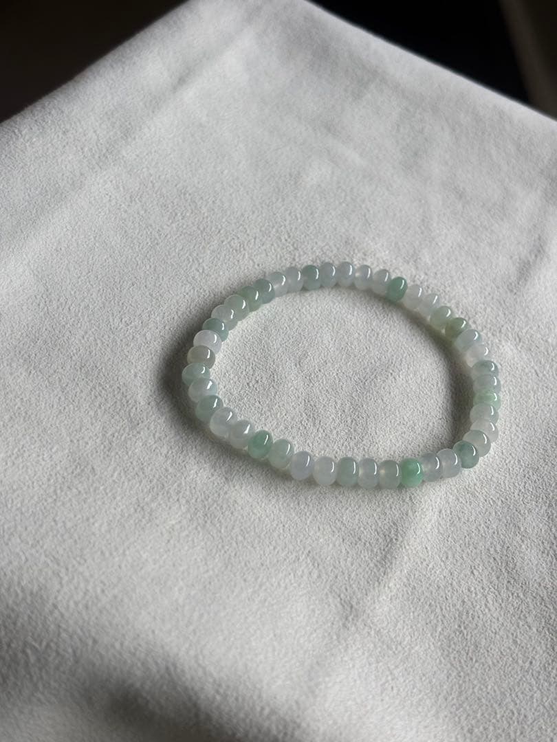 ミャンマー産 天然本翡翠 A貨　氷種 清楚系 淡色ブレスレット