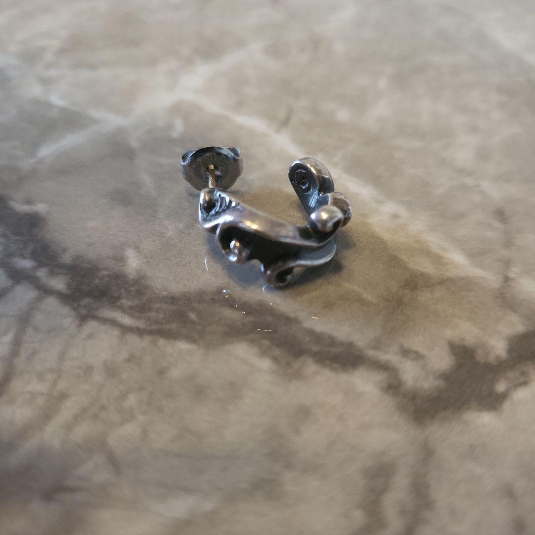 ビルウォールレザー　ピアス　ウェーブ