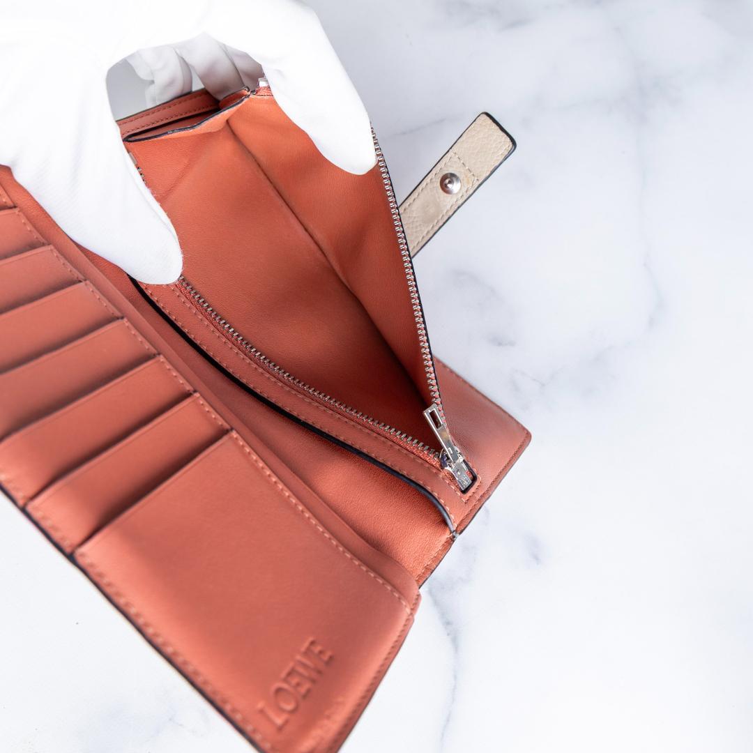 【超美品】 LOEWE ２つ折り 長財布 バーティカルウォレット 箱付き