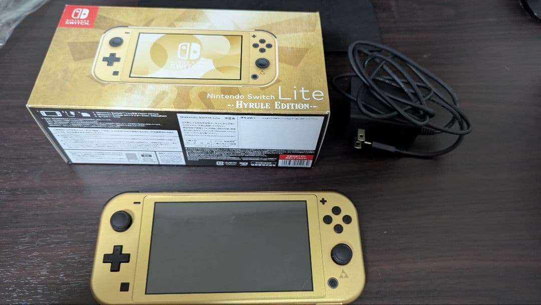 Switch Lite本体 ハイラルエディション　ガラスフィルム貼り付け済