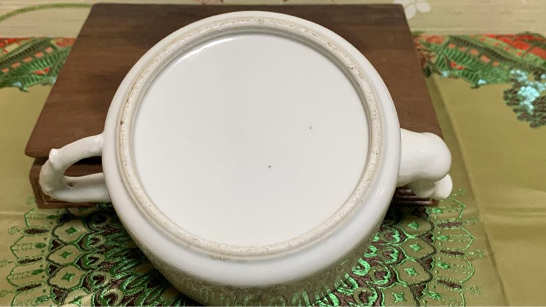 シノワズリ　中国　清朝後期　アンティーク　白磁漢詩彫り　複数落款　急須