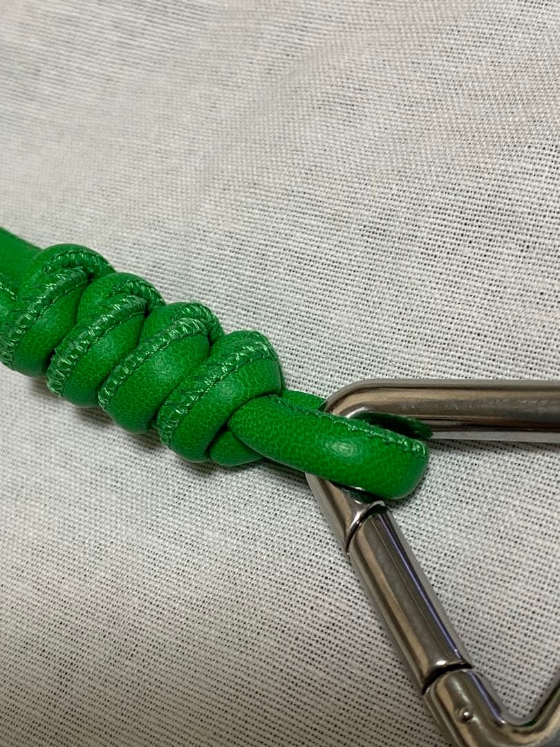 BOTTEGAVENETA編み込みレザーキーホルダー（パラキート）美品❗️