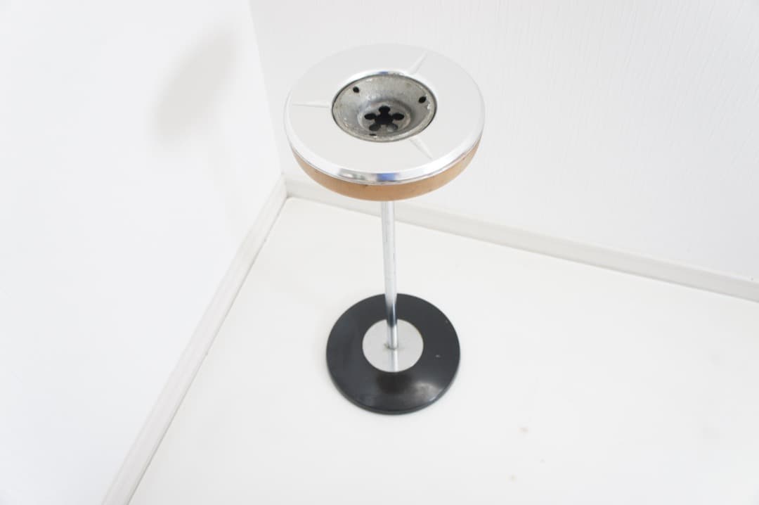 アンティーク　灰皿（スタンド型）