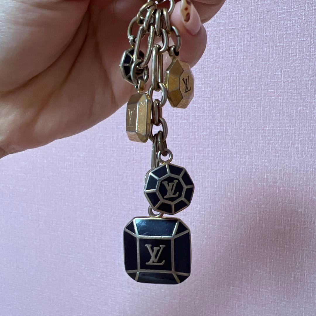 最終値下げ人気商品Louis Vuitton キーホルダー チャーム付き