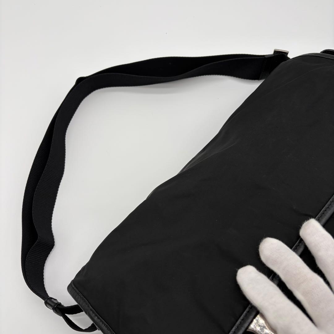 美品✨プラダ メッセンジャーバッグ ギャランティ　サフィアーノ 三角ロゴ 大容量