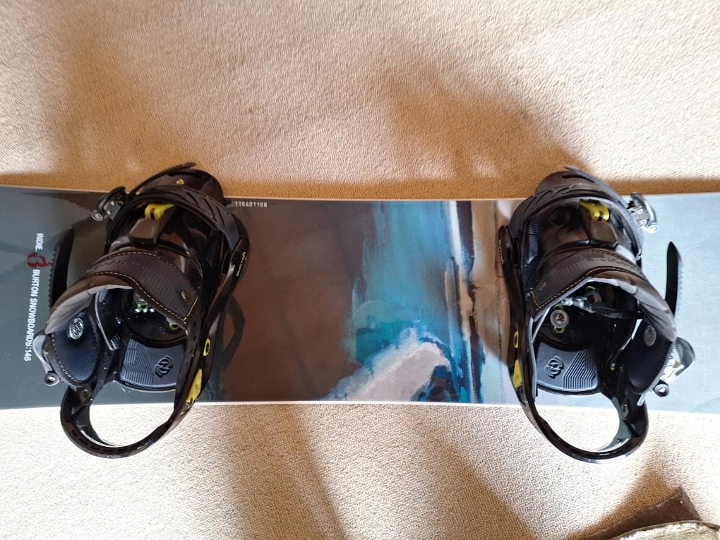 美品！スノーボード BURTON INDIE 146サイズ ビンディング付き