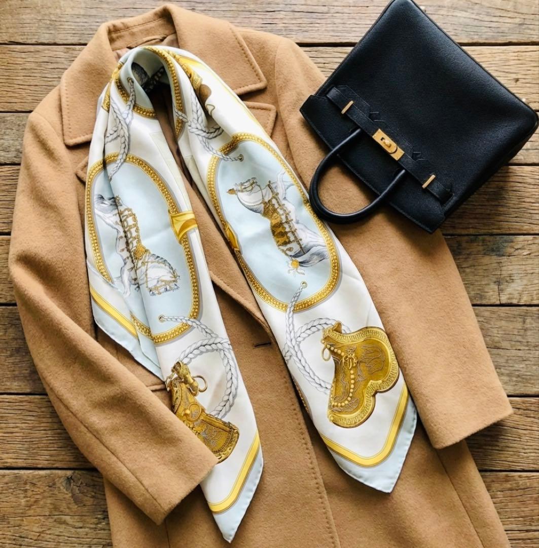 箱付き　HERMES シルクスカーフ 馬と装飾のデザイン　カレ90
