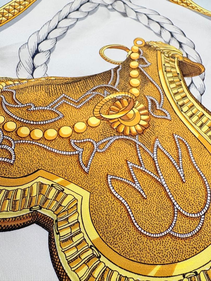 箱付き　HERMES シルクスカーフ 馬と装飾のデザイン　カレ90