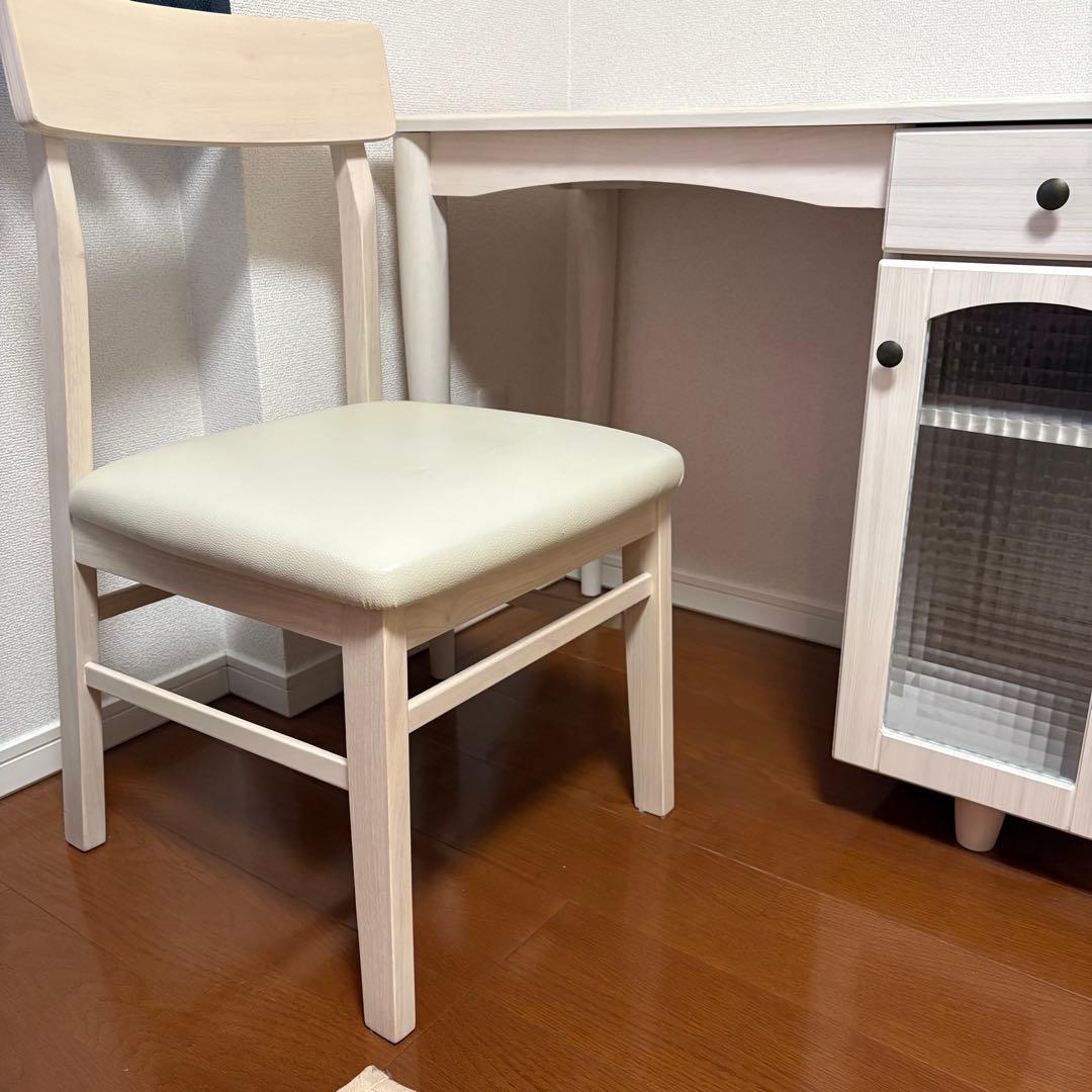 ニトリ　ホワイト椅子/ダイニングチェア
