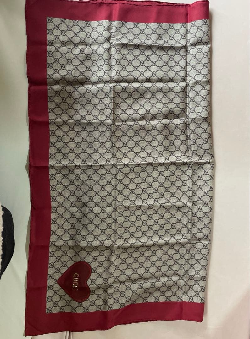 【値段交渉可】GUCCI GGパターン ハートモチーフ ハンカチ