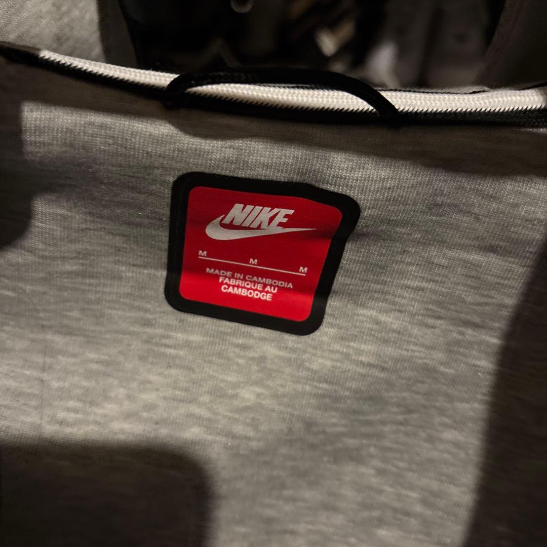 ナイキテック　グレー　サイズM