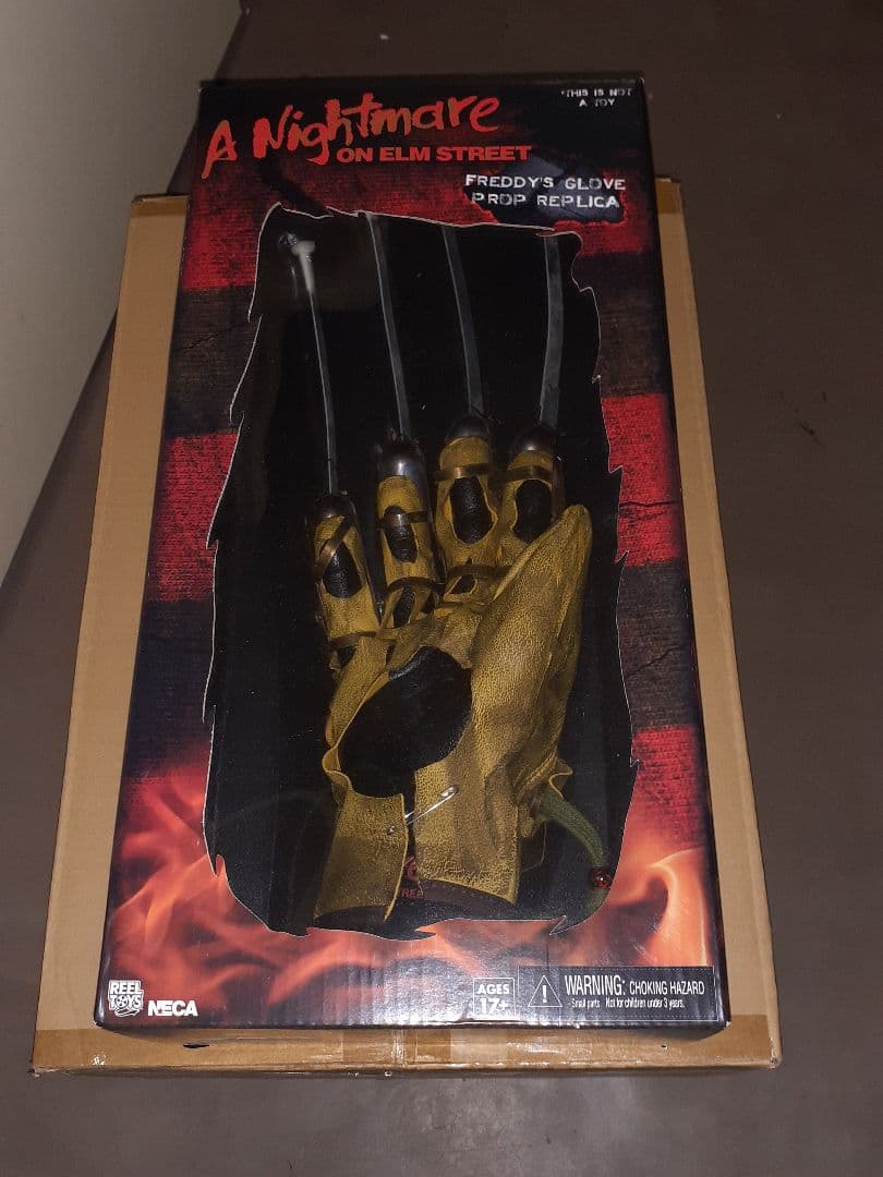 ネカ　エルム街の悪夢　フレディ　グローブ　プロップレプリカ　未開封　1/1