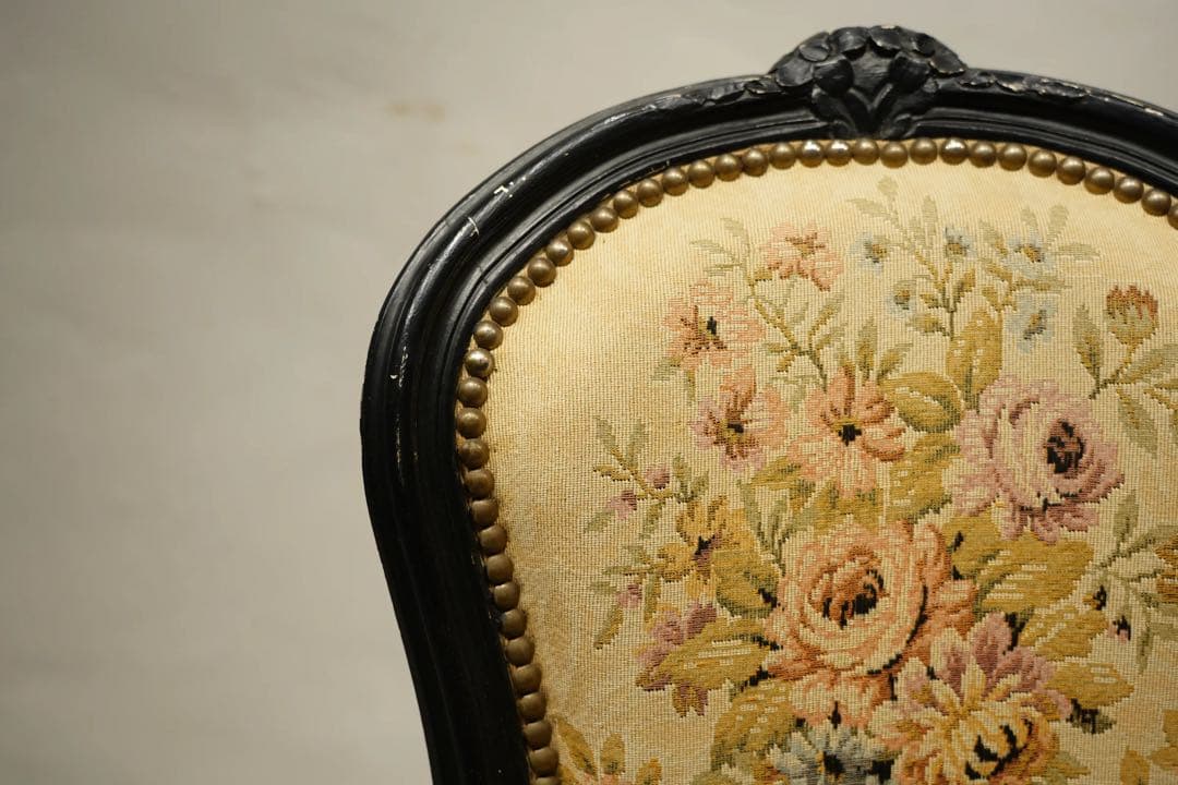 ルイ15世様式　フランス　アンティーク　ロココ　バロック　プチポワン　刺繍