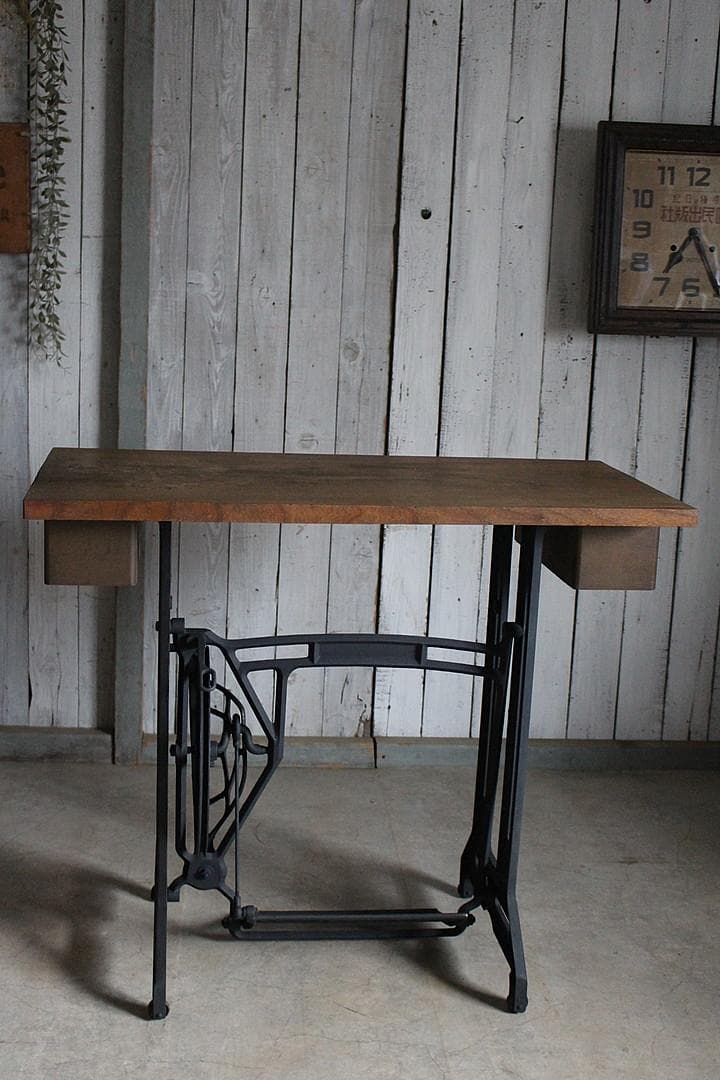 古い鉄脚と古材のテーブル　ワークデスク　机　作業台　古家具　古道具