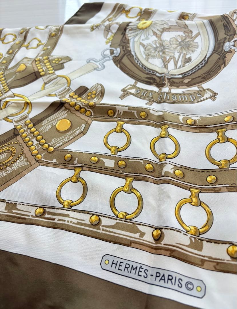 HERMES カレ90 馬具×フローラル 大判スカーフ ベージュ系　上品カラー