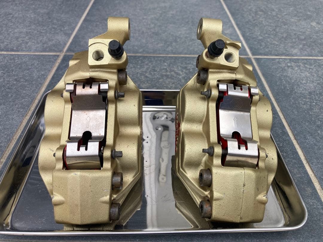 ブレンボ キャリパー ピッチ100mm(XJR400等に)