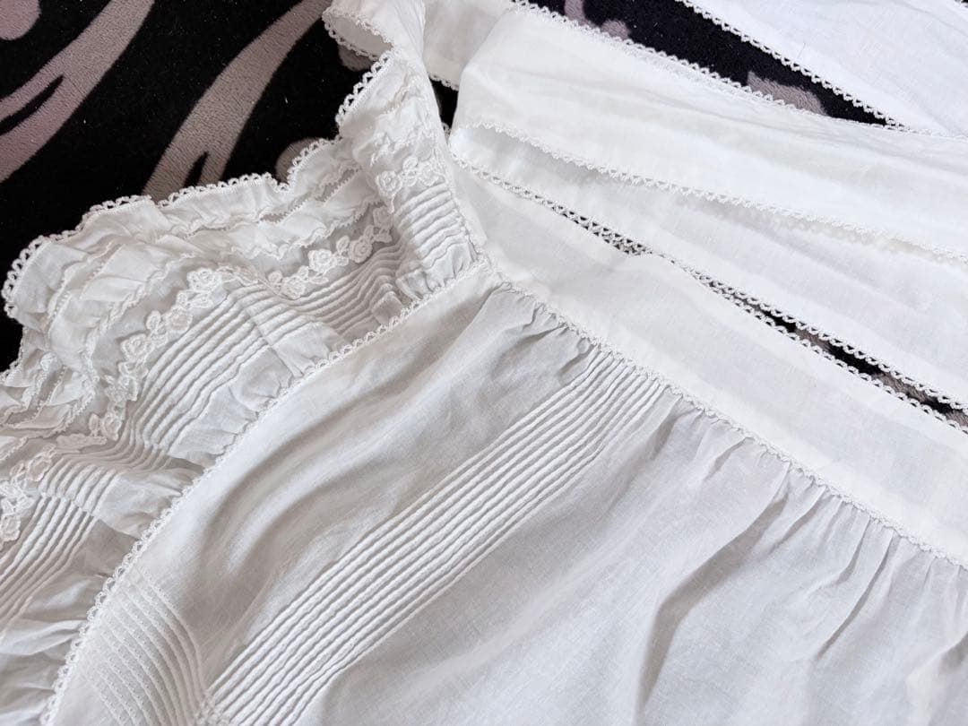 PINK HOUSE ロゴ刺繍入り　ローンタブリエ エプロン（白）