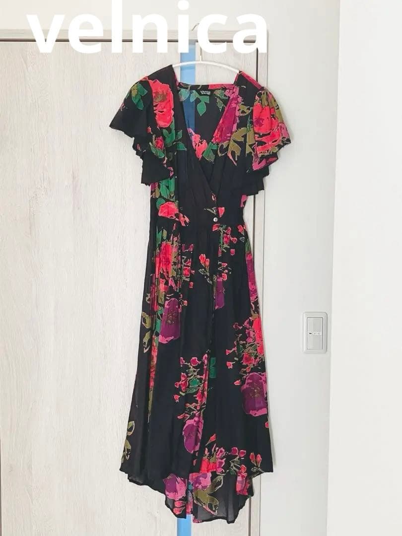 Velnica 薔薇柄　ワンピース