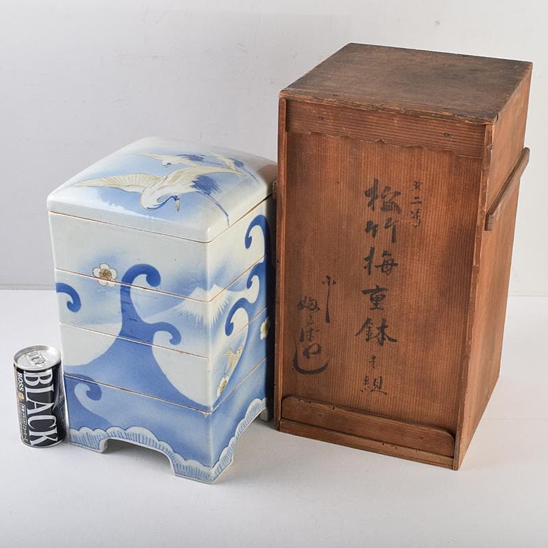 瀬戸焼　古瀬戸　染付　松竹梅文　四方四段重鉢　重箱　時代箱付　D　R9468B