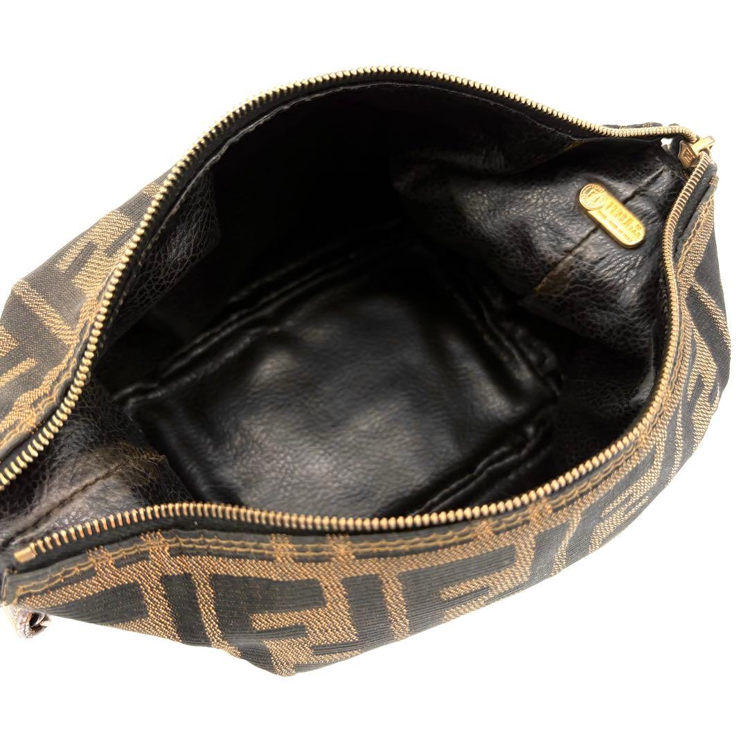 【美品】FENDI　アクセサリーポーチ　ロック金具　ゴールド　ズッカ　FF柄