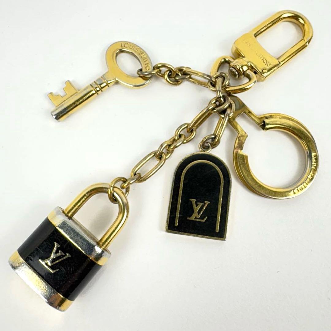 ルイヴィトン ポルトクレ カドゥナ キーホルダー バッグチャーム M60075